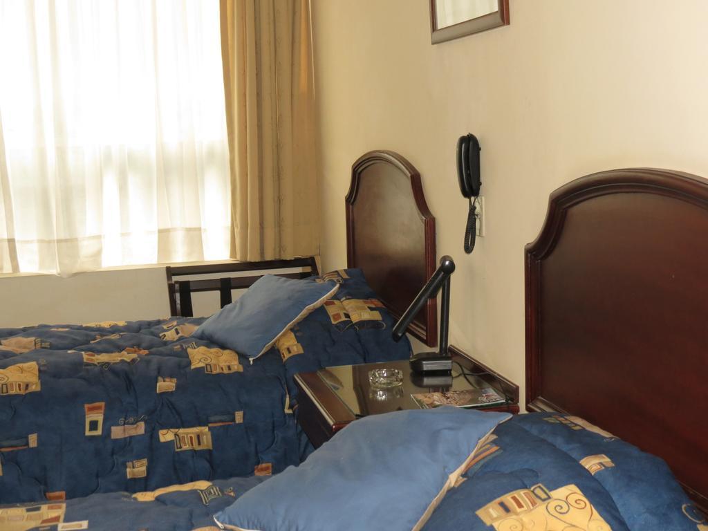 Hotel Plaza Mayor Lima Room photo