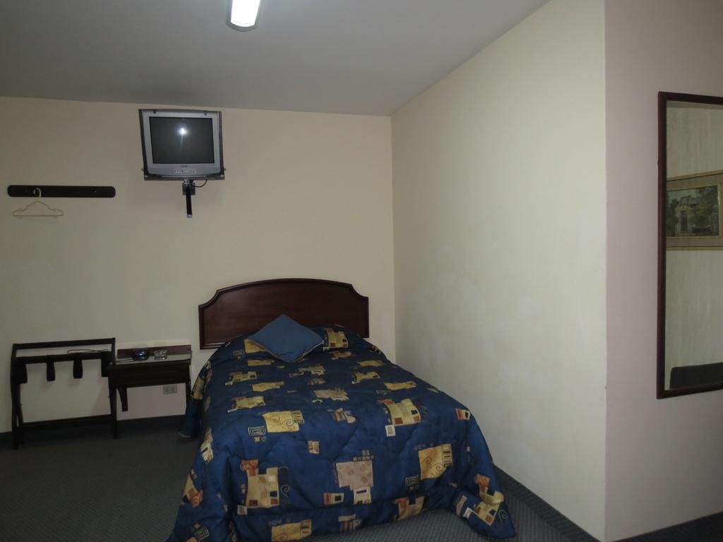 Hotel Plaza Mayor Lima Room photo